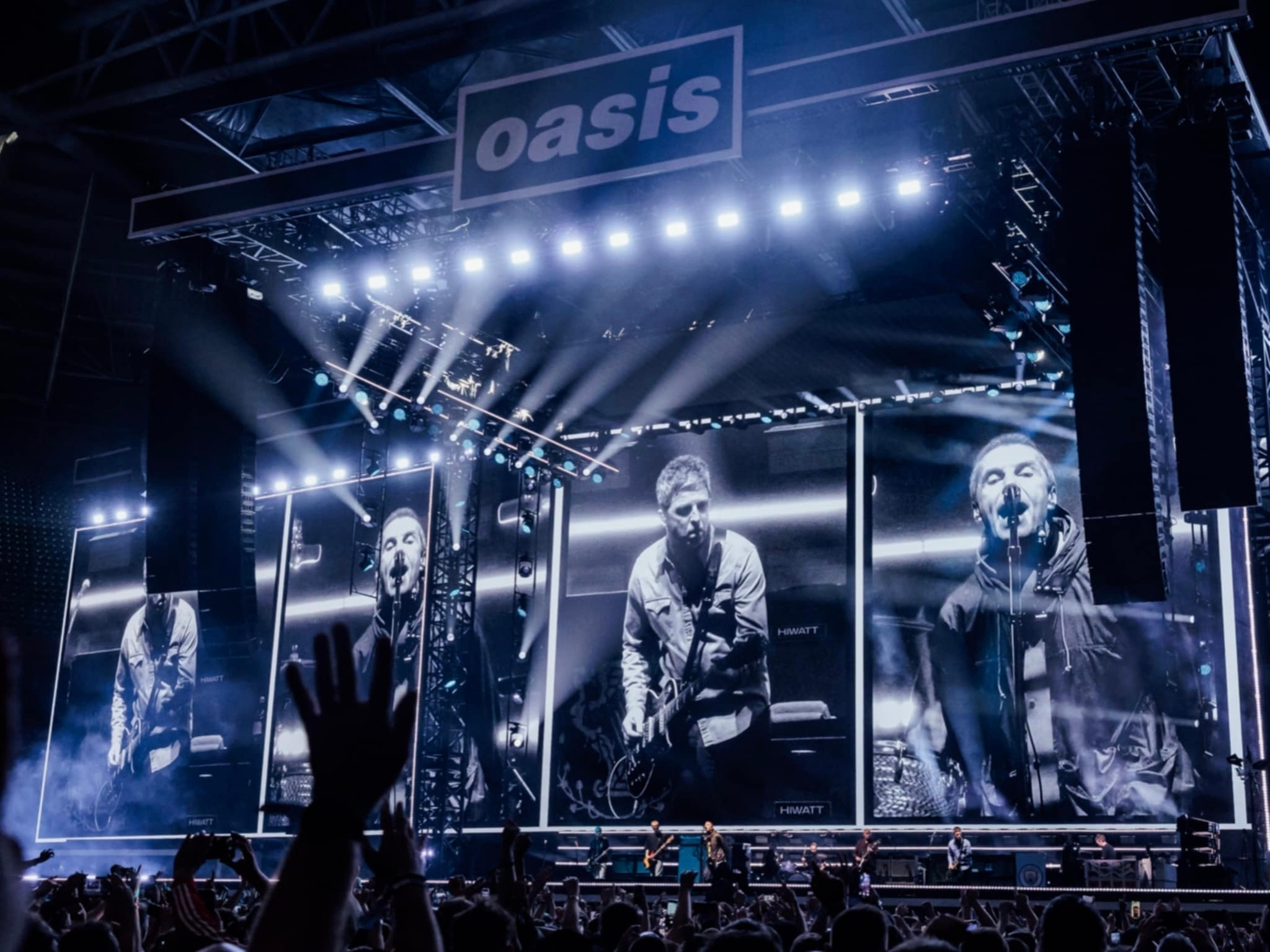 Oasis Wembley Package and £500